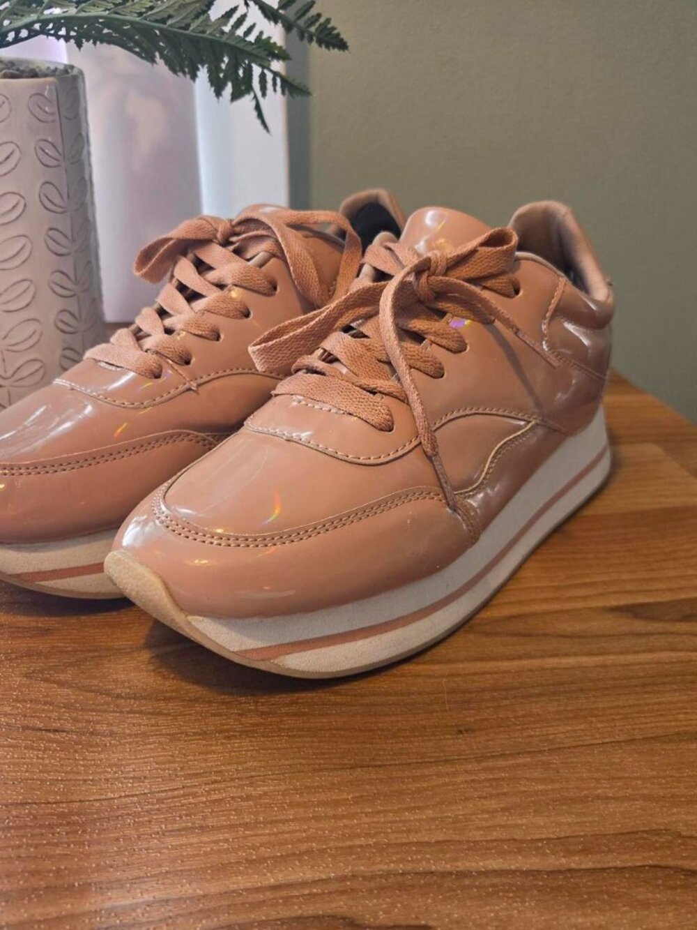 Liliana Footwear Women's Tan and Pink Trainers - Size 7.5